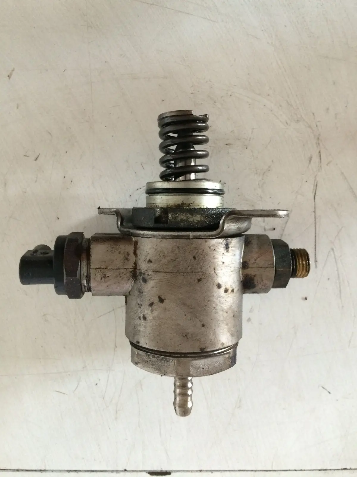 2010 Ccz Audi Volkswagen Skoda Seat 2.0 Tfsi Petrol Engine Fuel Pump 06J127025e 1