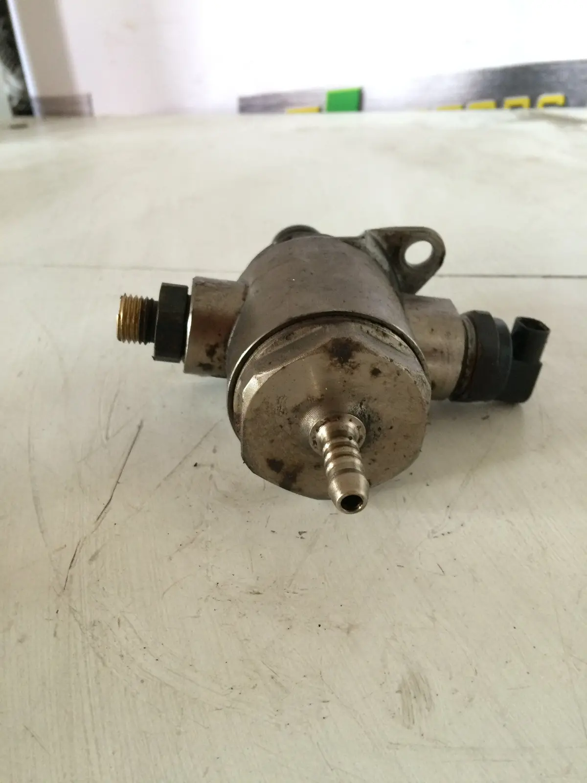 2010 Ccz Audi Volkswagen Skoda Seat 2.0 Tfsi Petrol Engine Fuel Pump 06J127025e 2