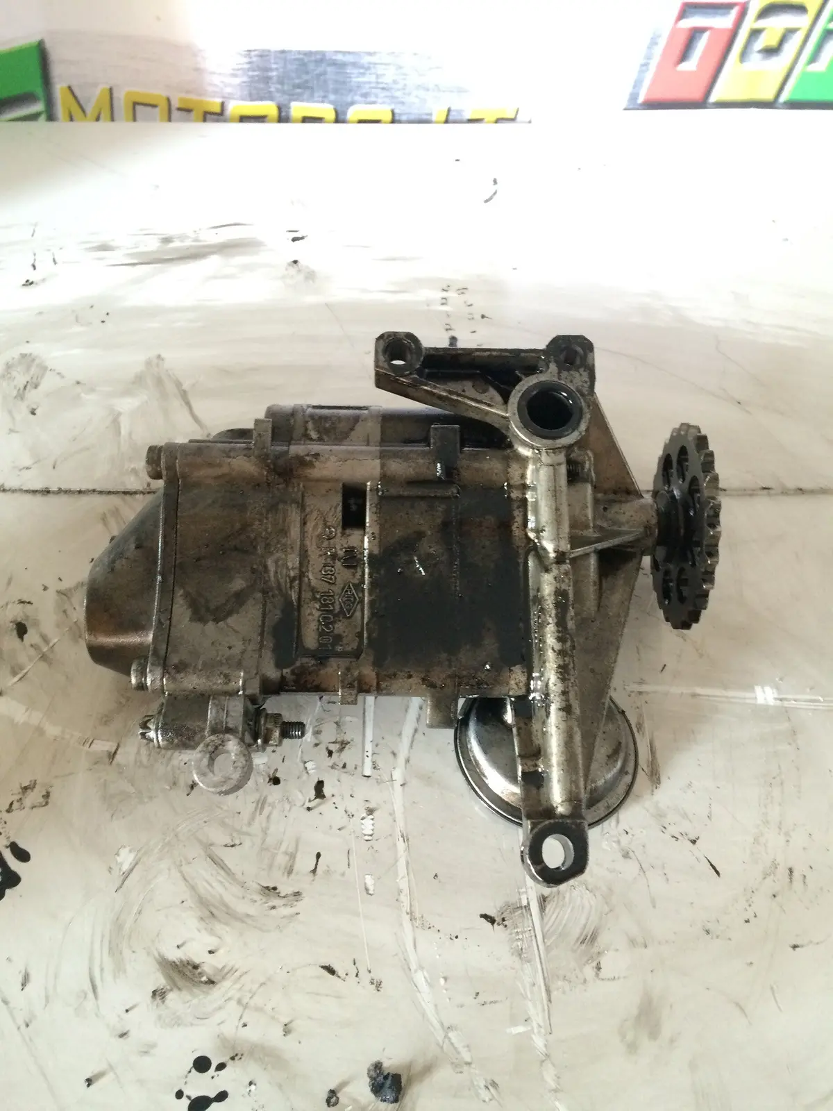 2002 613 Mercedes-Benz Mb 3.2 Cdi Diesel Engine Oil Pump R 137 181 02 01 1