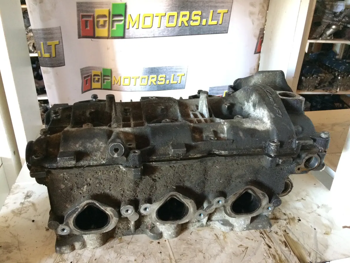 1997 M96 M9620 M96.20 Porsche 2.5 Petrol Engine Cylinder Head With A Cover 996.104.135.0R 1
