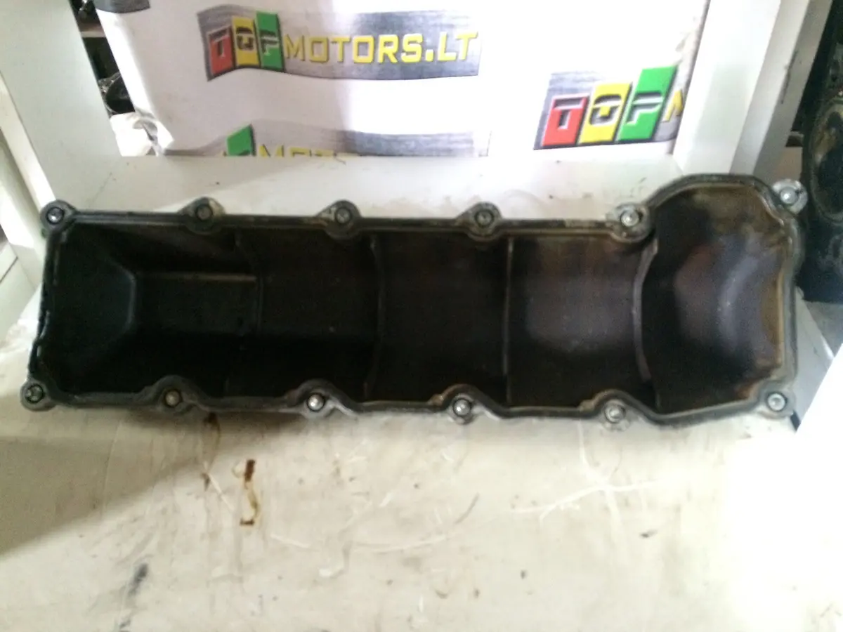 2001 Jeep 4.7 V8 Petrol Engine Cylinder Head Cover 1