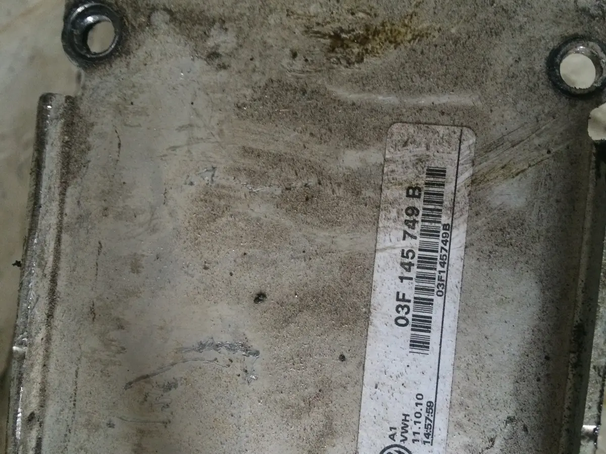 2011 Cbz Audi Volkswagen Skoda Seat 1.2 Tsi Petrol Engine Oil Cooler 03F145749b 03F903143h 1