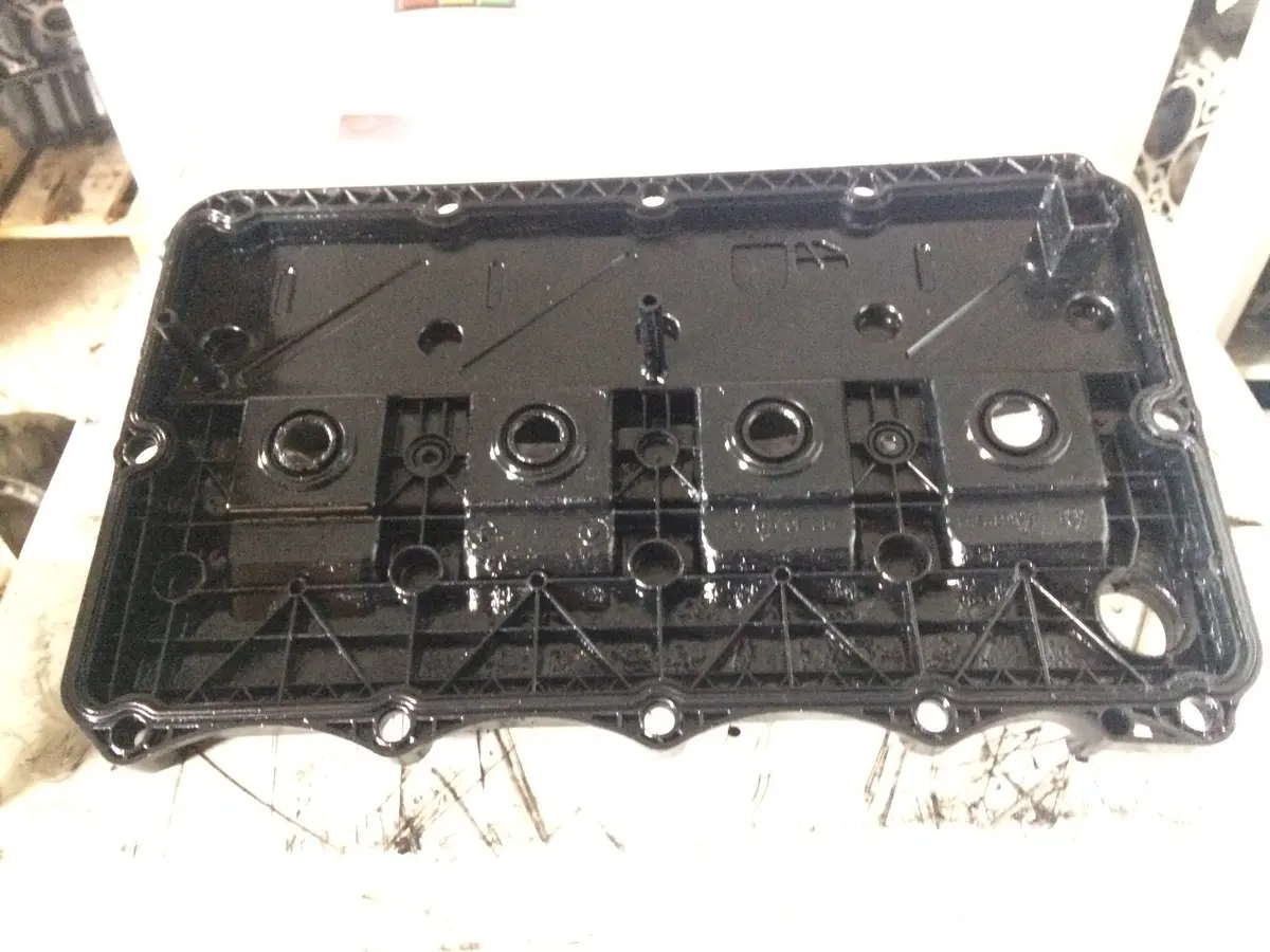 2010 P8fa Ford 2.2 Tdci Diesel Engine Cylinder Head Cover 1