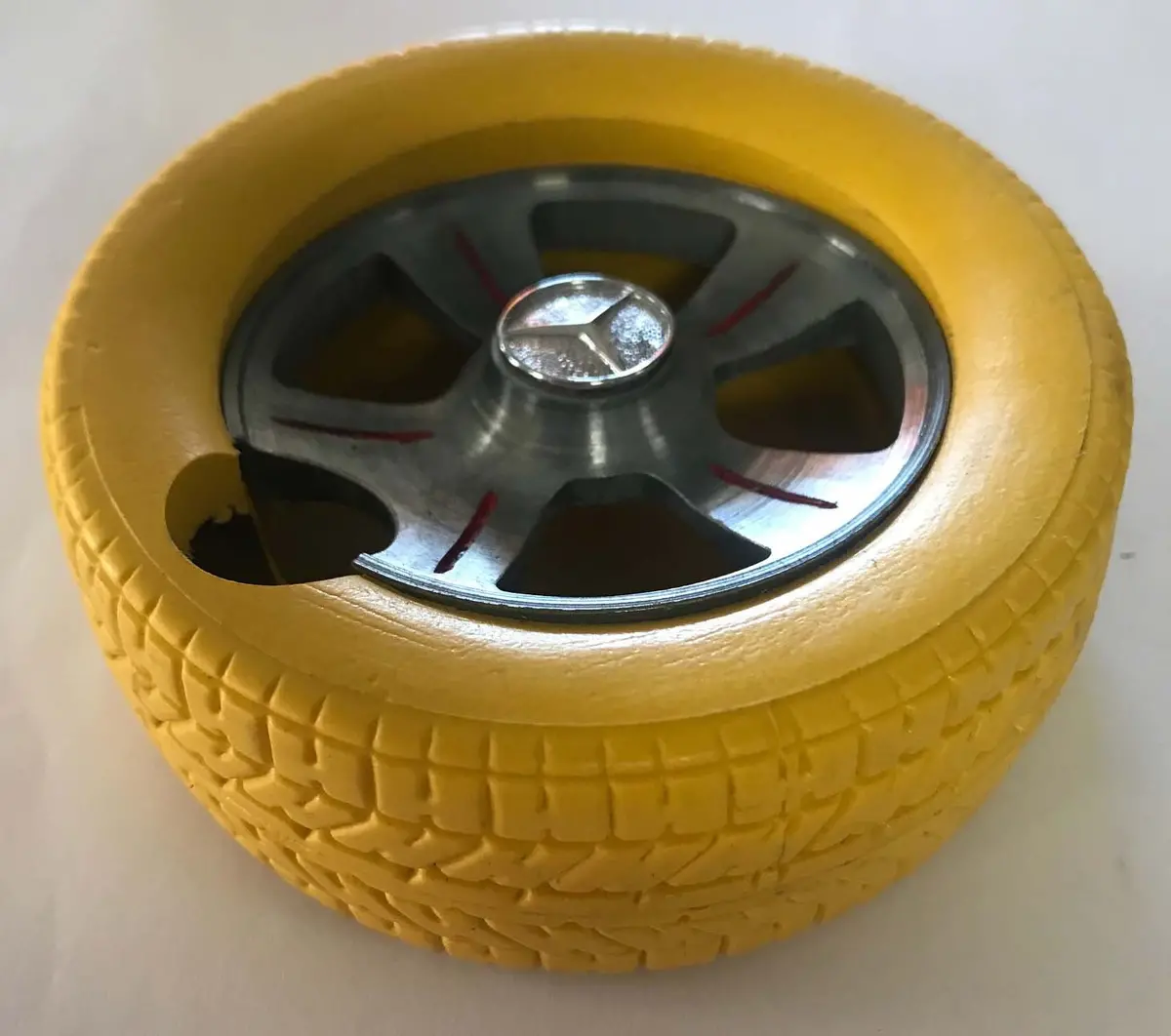Rubber Tire With Rim Ashtray 1