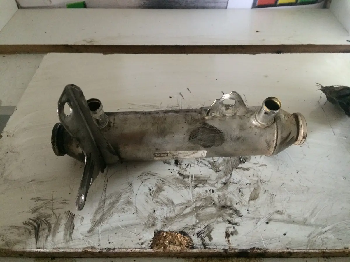 2001 Alfa Romeo Fiat Lancia 2.4 Jtd Diesel Engine Egr Cooler 865500V 869894E 1