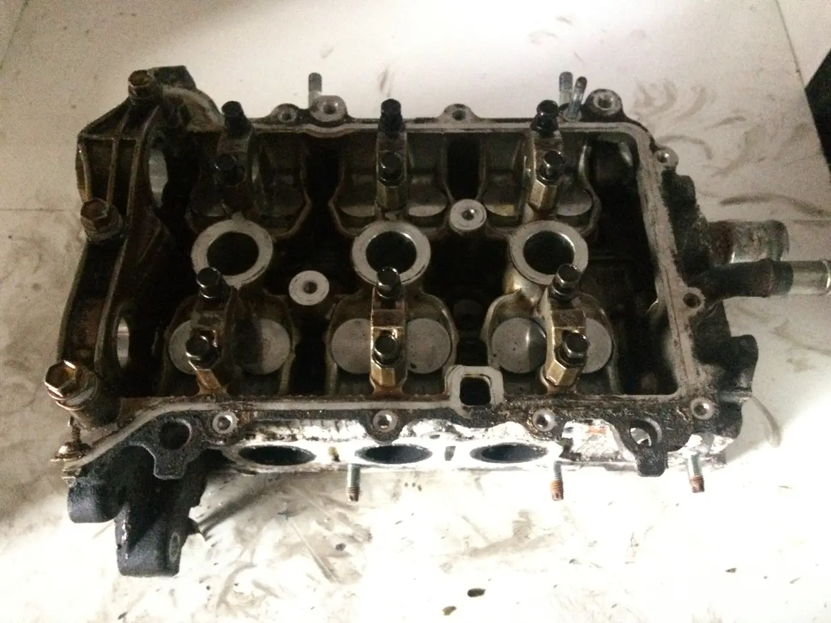 2007 1Kr Toyota Peugeot Citroen 1.0 Petrol Engine Cylinder Head 1
