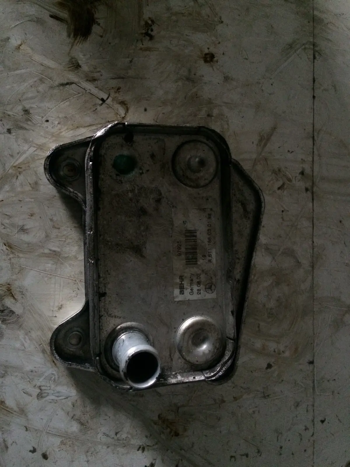 2002 611 Mercedes-Benz Mb 2.2 Cdi Diesel Engine Oil Cooler A 611 188 03 01 / A6111880301 1