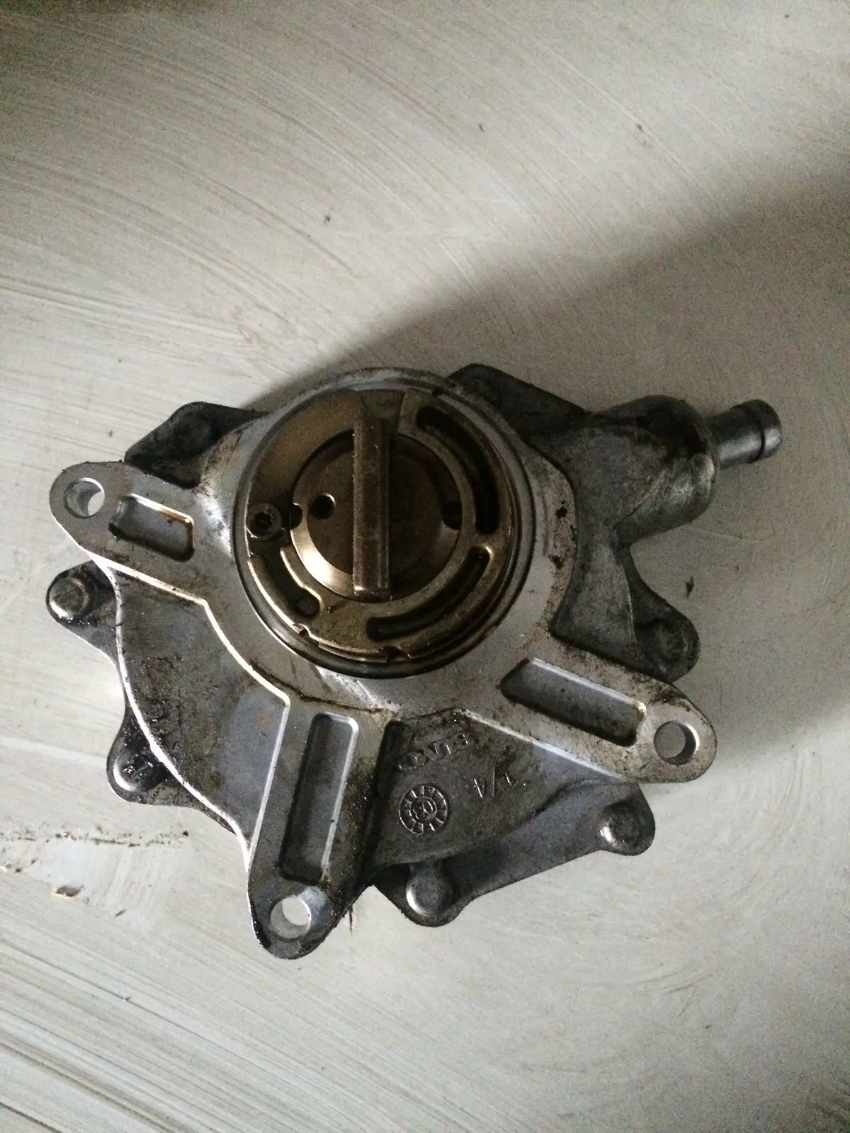 2002 N42 N42b20 Ab N42b20ab Bmw 2.0 Petrol Engine Vacuum Pump 68739010 1