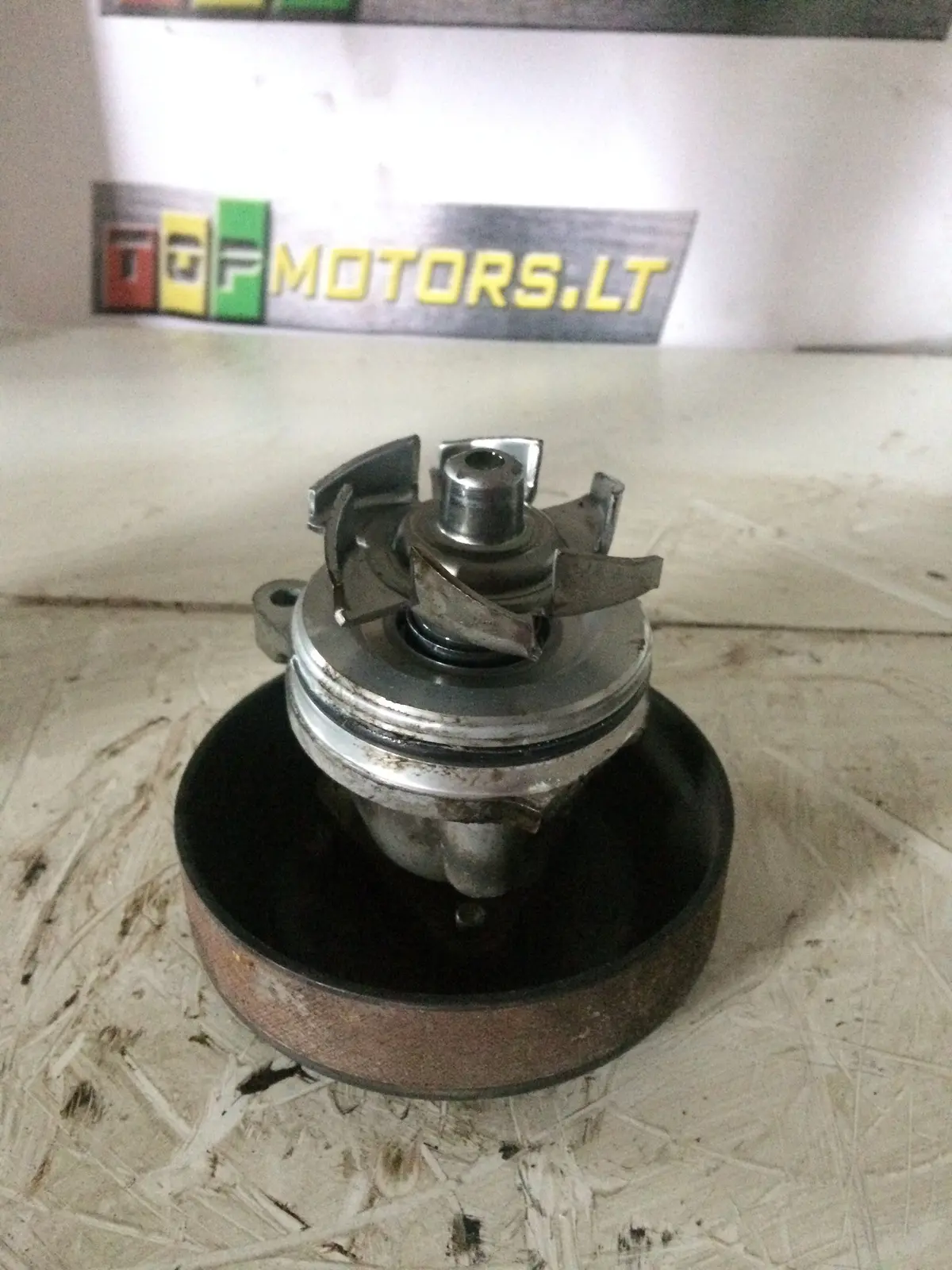 2006 L8 Mazda 1.8 Petrol Engine Water Pump 1
