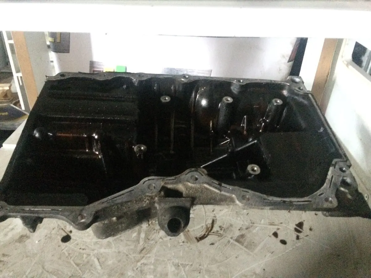 2004 Csdb Ford 1.8 16V Benzinas Variklio Karteris 4M5g-6675-Ff 1