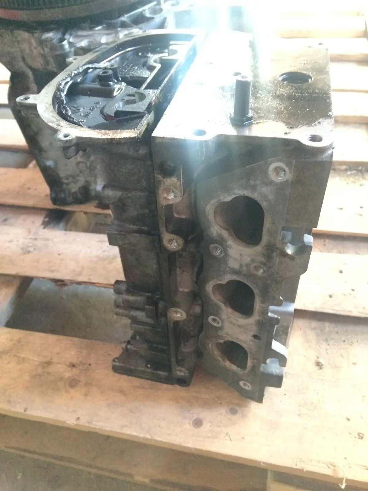 2003 Azq Volkswagen Skoda Seat 1.2 Petrol Engine Cylinder Head With A Cover 03E103373c 03E103475d 2
