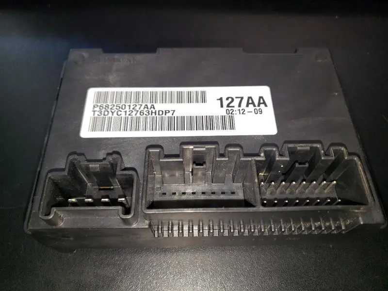 2016 Dodge Ram1500 Transfer Case Control Module. Part Number 68250127Aa 1