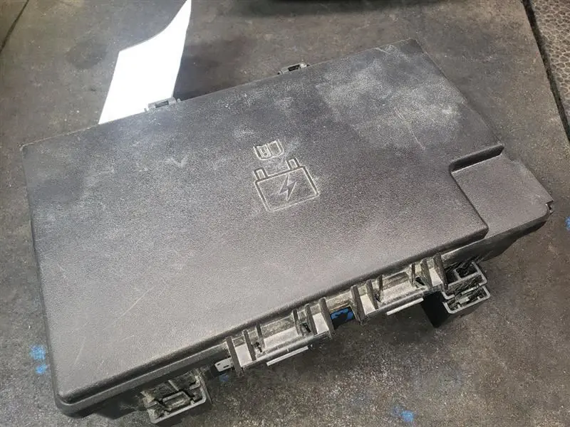 2022 Ram2500 Totally Intergrated Power Module (Tipm). Part Number 68534754Aa 1