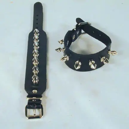 Single Row Leather Buckle Bracelet With Metal Spikes 1