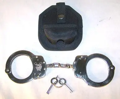 Deluxe Chained Chrome Police Handcuffs 1