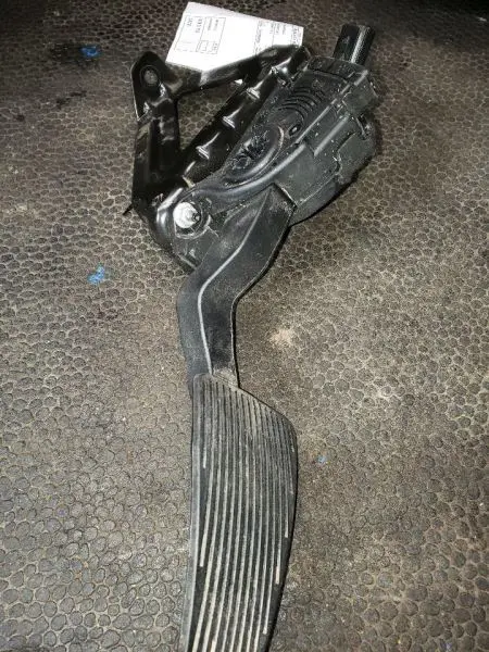 2015 Dodge Ram1500 Accelerator Pedal With Tps. Part Number 68043161Ac 44K !! 2