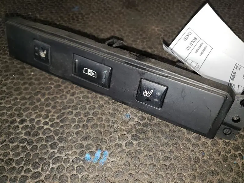 2006 Dodge Ram2500 Heated Seat Buttons With Rear Power Slider 2
