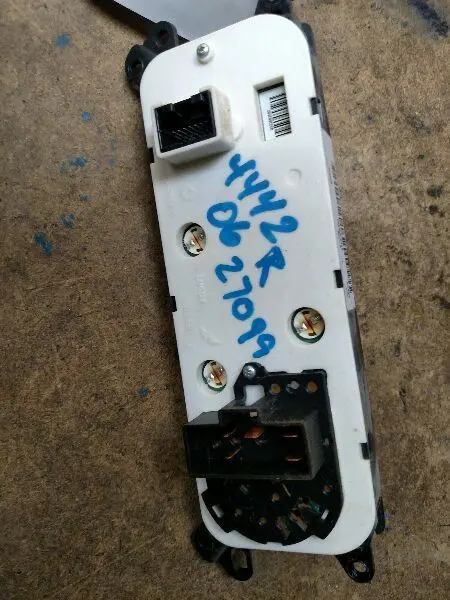 2006 Ram2500 Ac Temp Controls. Part Number 55056755Ab 2