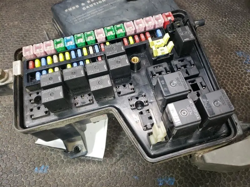 2005 Dodge Ram1500 5.7L V8 Fuse Box. 56,140 Miles. Part Number 05026033Ab 2