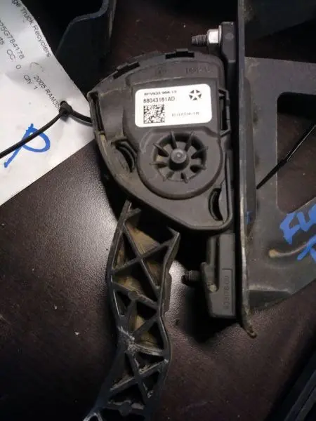 2016 Dodge Ram1500 Accelerator Pedal With Tps. Part Number 68043161Ad 1