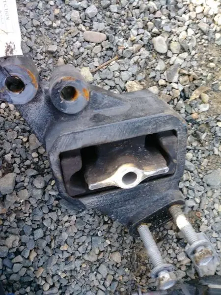 2018 Ram1500 3.0L Diesel Passenger Side Motor Mount. Part Number 68159766Ae 1
