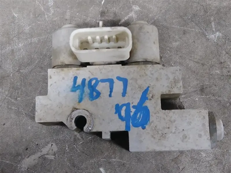 1996 Dodge Ram 1500 Rear Pressure Limiter. Part Number 52007312 1