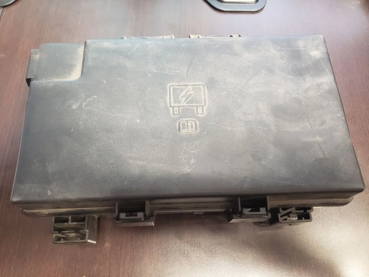 2018 Ram 2500 Diesel Power Distribution Center (Pdc). Part Number 68322377Ab 1