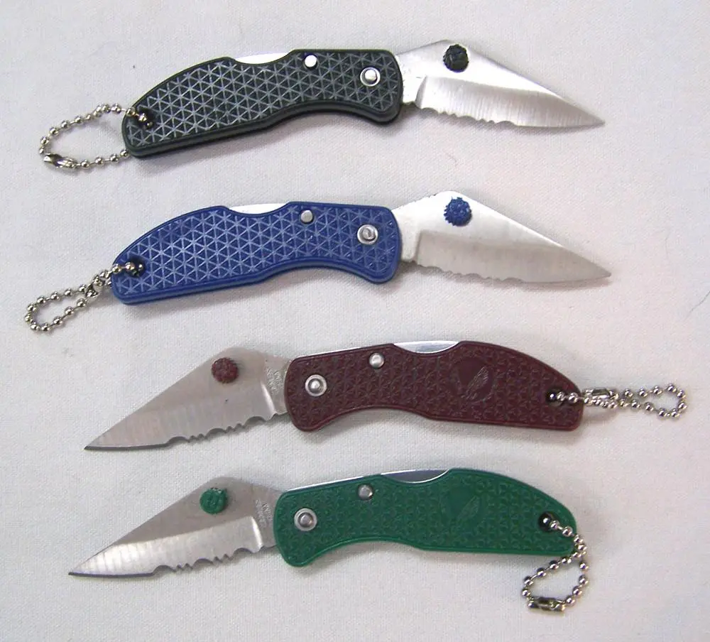 Serrated Blade Folding Pocket Knifes 1