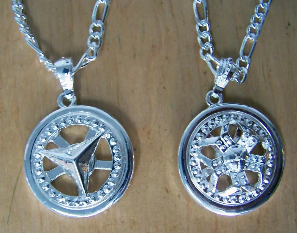 Asstorted Silver Spinning Car Rim Necklaces 1