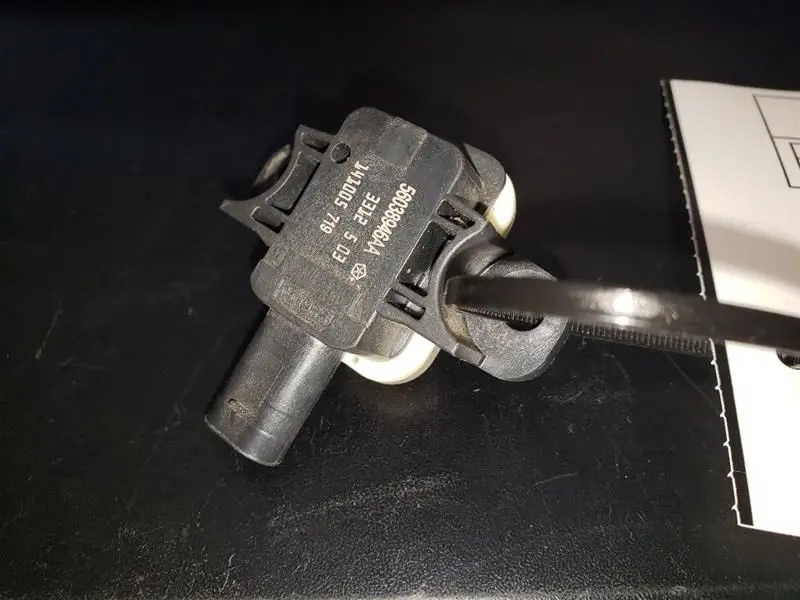 2015 Dodge Ram2500 Front Door Pressure Sensor. Part Number 56038946Aa 2