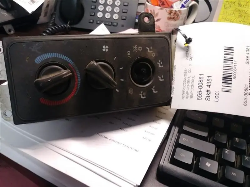 2002 Doge Ram2500 Ac Temp Controls. Part Number 55056700Ad 1