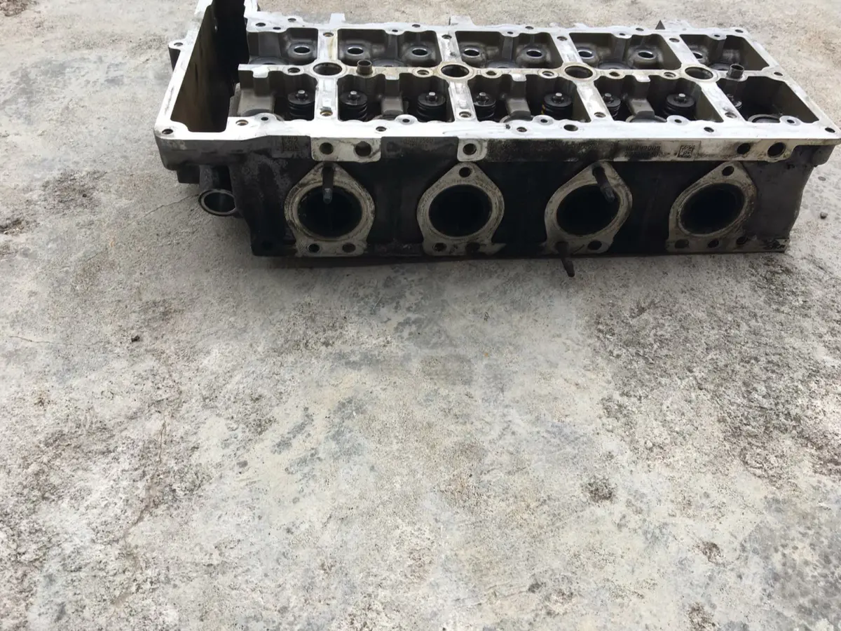 Bmw E82 E87 120D Engine Code N47d20a 2007-2011 Complete Cylinder Head & Valve Part Number 7797678 07 1