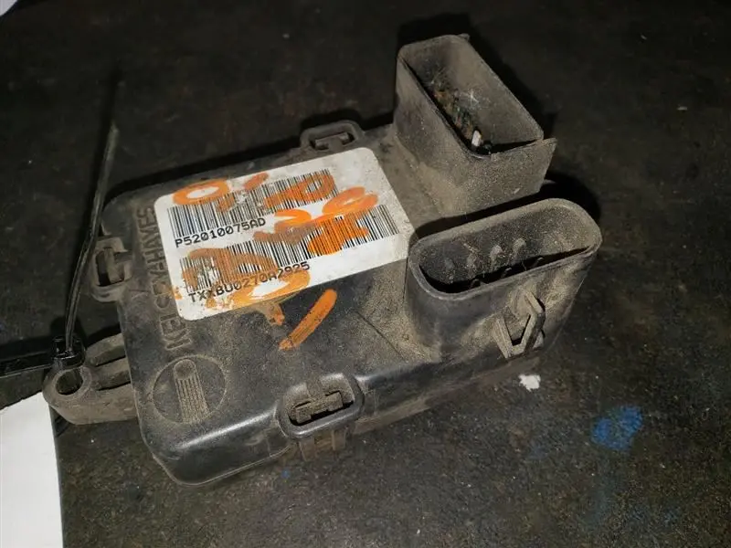 2001 Dodge Ram1500 2 Wheel Abs Module. Part Number 52010075Ad 1
