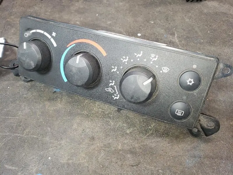 2006 Dodge Ram2500 Ac Temp Controls. Part Number 55056569Ae 2