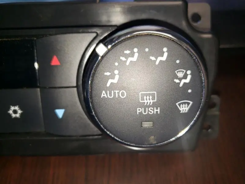 2010 Dodge Ram2500 Dual Zone Temp Controls. Part Number 68090629Ab 2