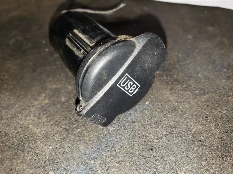2017 Dodge Ram1500 Dash Mounted Usb Charging Port. Part Number 68158770Ab 1