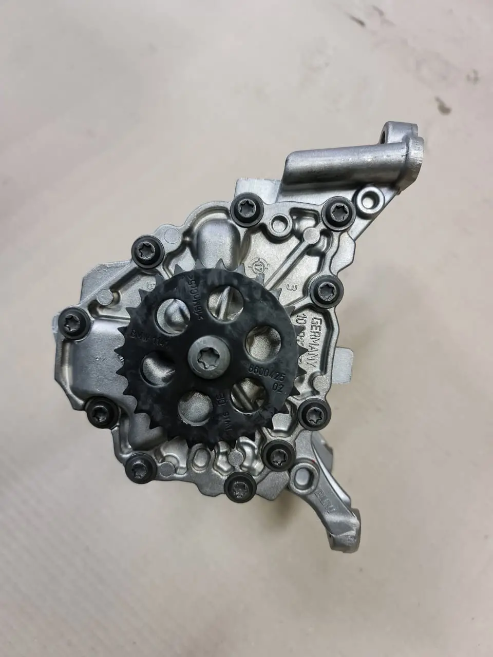 Bmw/Mini Cooper Oil Pump 70550809| 356802| 7624135 1