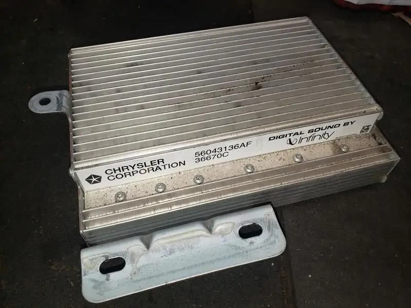 2002 Dodge Ram1500 Radio Amplifier. Part Number 56043136Af 2