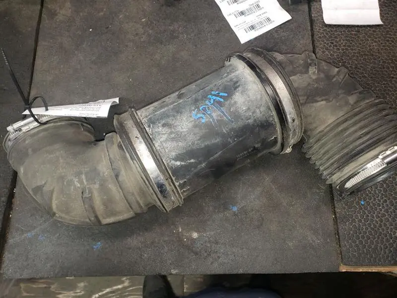 2006 Dodge Ram3500 Diesel Air Intake Hose. Part Number 53032846Ab 1