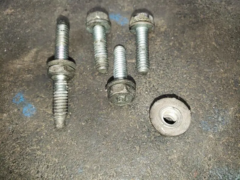 2005 Dodge Ram1500 Srt-10 Thermostat Housing Bolts 1