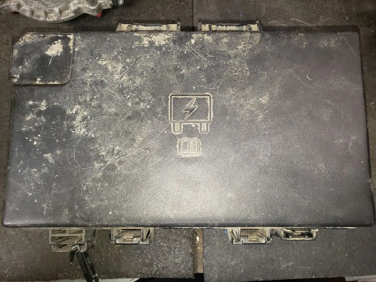 2017 Ram 2500 Diesel Power Distribution Center. Part Number 68322377Ab 1