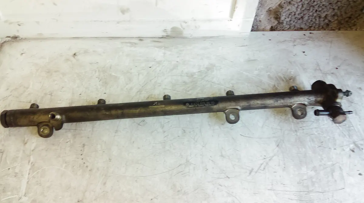 Mb Mercedes Benz Diesel 2.7 Cdi  Fuel Distributor Rail A6120700095 A 612 070 00 95 Ref A0282 1