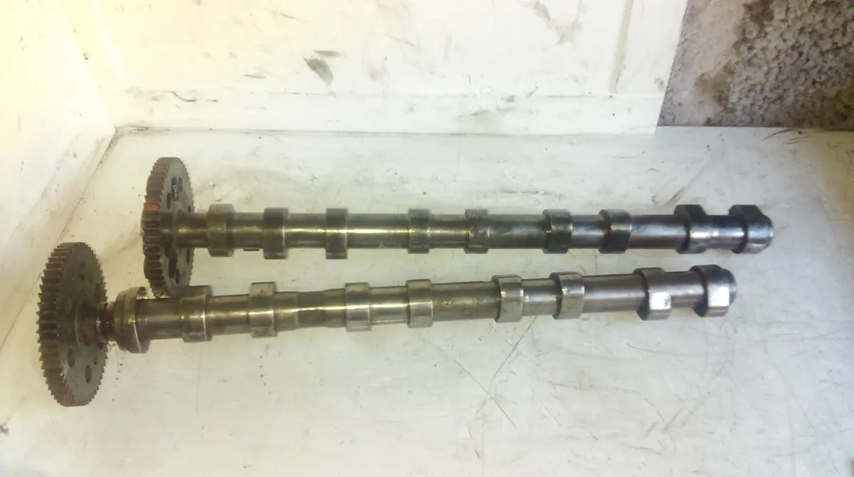 2005 Bmw 5 Series E60 520D M47n2 204D4 Exhaust And Inlet Camshaft Ref A0374 1