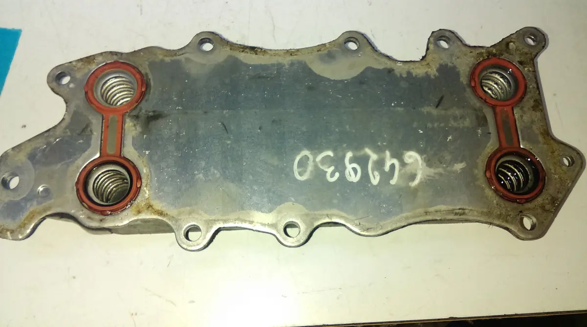 010853 Genuine Crysler Dodge Crd  Mercedes W164 W211 Ml320 Gl350 Engine Oil Cooler 642 180 01 65 3.0 Cdi V6 1