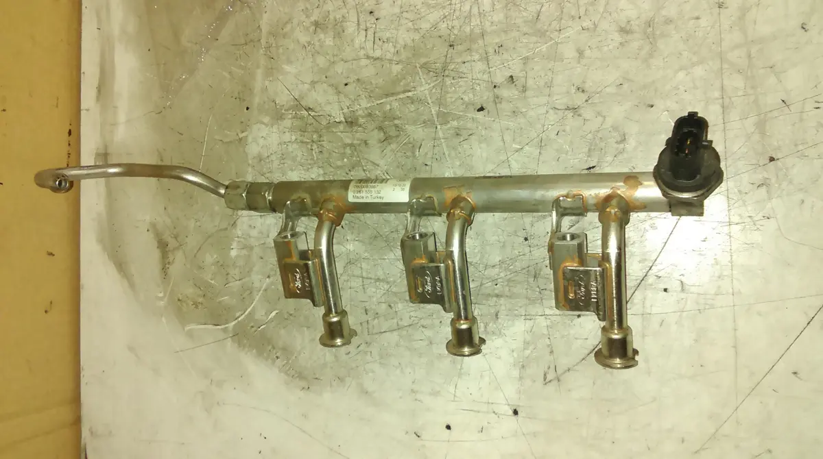 012095 Ford Focus Fiesta Fusion C-Max 1.0 Petrol Ecoboost Fuel Rail With Sensor Dm5g-9H487-Hb 1