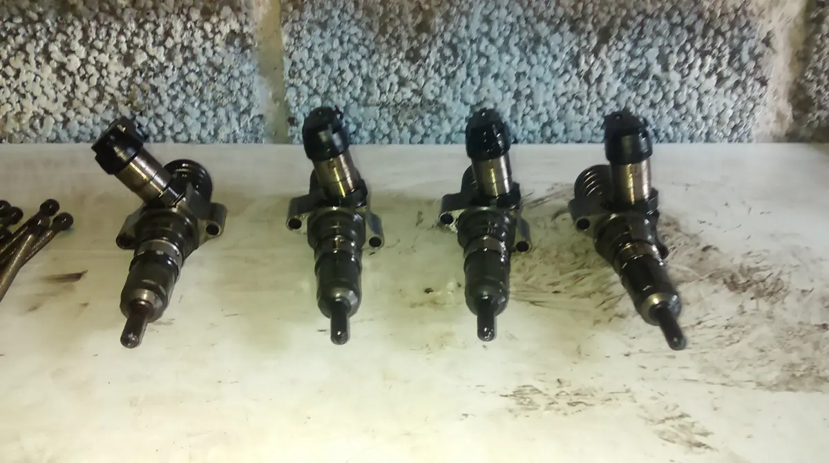 000 3183 Volkswagen Passat /Audi / Seat / Skoda 2.0 Tdi Pd Engine Code Bkp Injector 03G130073s 1
