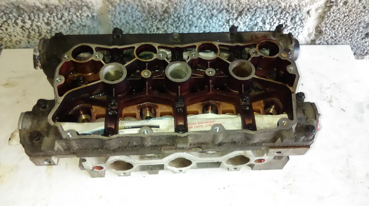 000 3028 Land Rover Freelander 2.5 V6 Cylinder Head With Valves Engine Code 25K4f 2