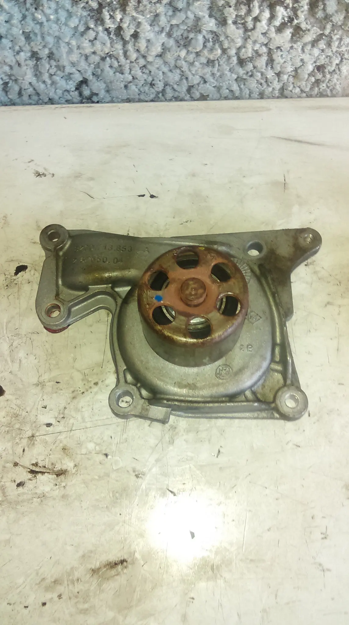 2012 Nissan Qashqai 1.5 Dci Water Pump 8200713853 K9k430 K9k400 Renault 1