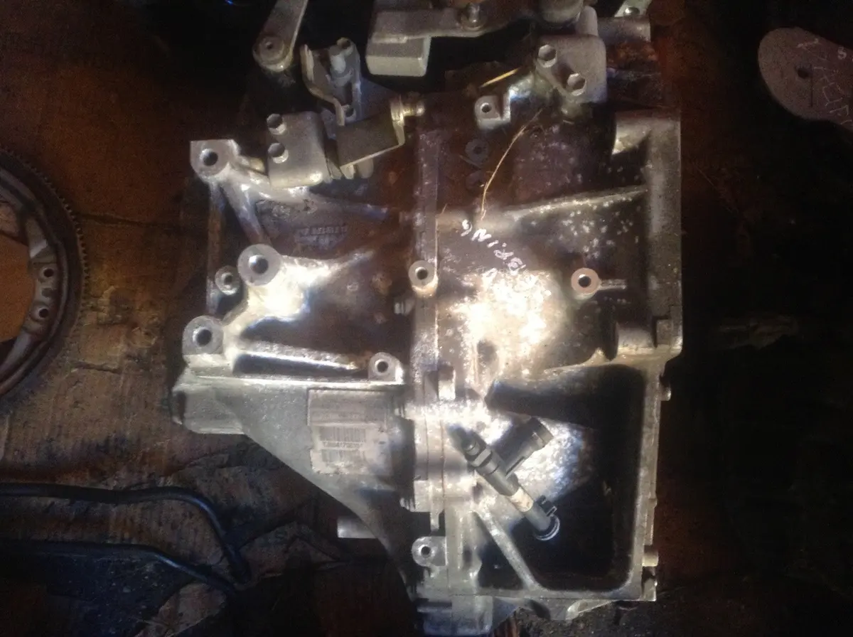 002 Year 2008 Chrysler Sebring 2.0 Crd Engine Code Bly  Manual Gearbox 1