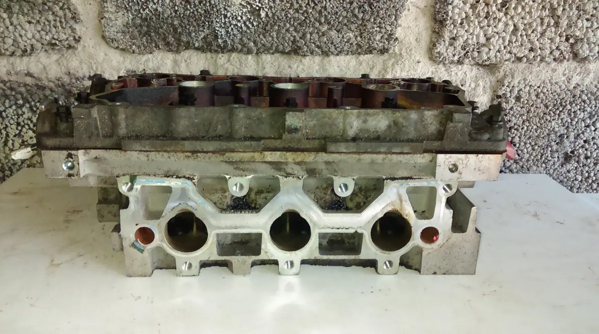 000 3028 Land Rover Freelander 2.5 V6 Cylinder Head With Valves Engine Code 25K4f 1